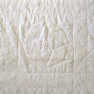 Bedspread Coverlet Quilt White Twin Scalopped Edge Embroidered Crochet Floral